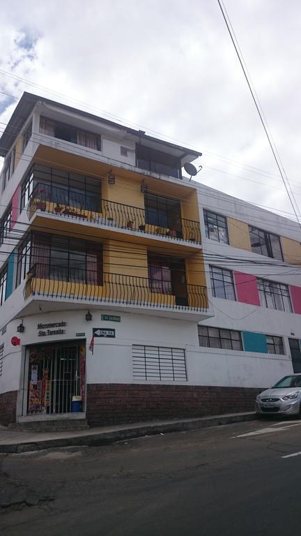 The Quito Guest House With Yellow Balconies For Travellers Exteriér fotografie